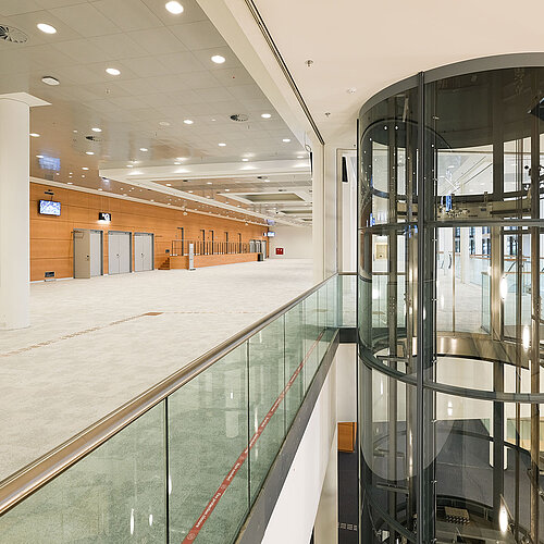 CCH Foyer D-G mit Fahrstuhl / CCH foyer D-G with elevator