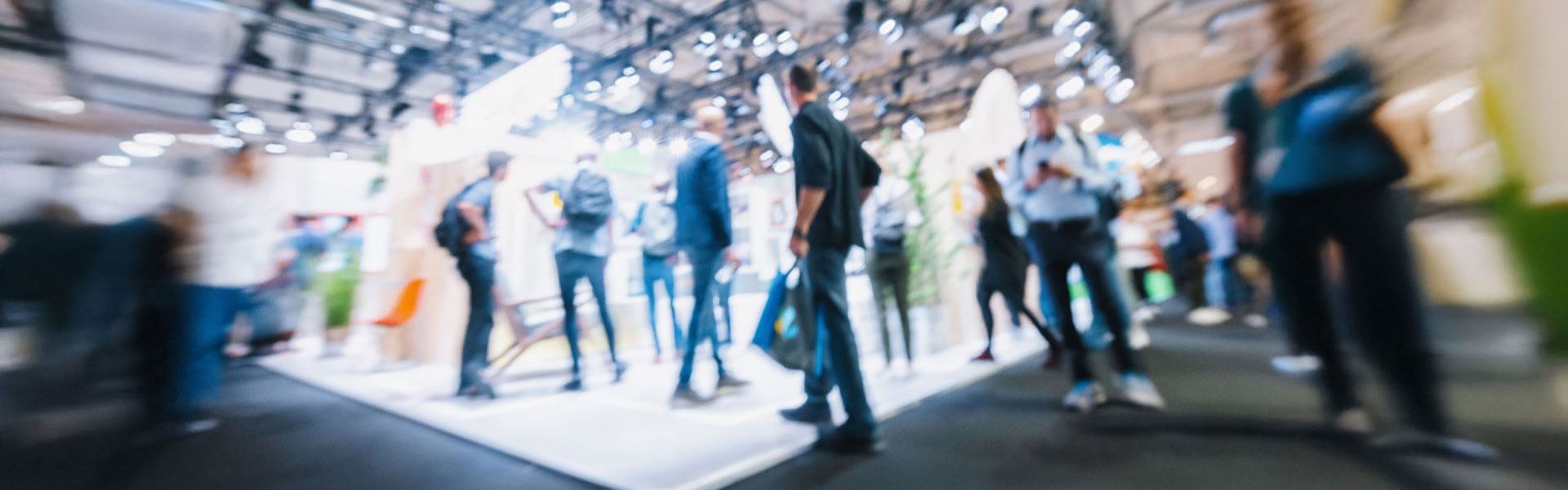 GSIS Header 2025 - Participate Inside the Hamburg conference center, people walking briskly.